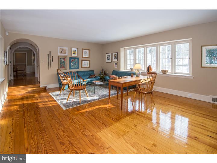 1656 Susquehanna Road Rydal, PA 19046 - Photo 3 of 25 Living Room