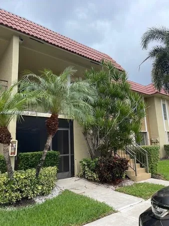 $2,550 | 321 Lakeview Drive, Unit 105, Weston, FL 33326