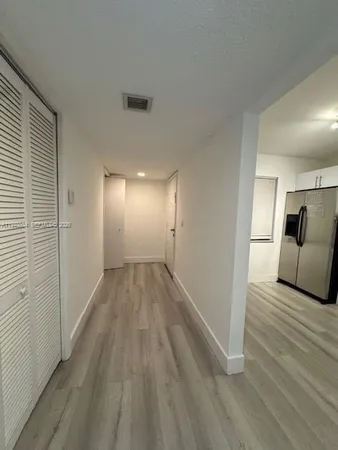 $2,550 | 321 Lakeview Drive, Unit 105, Weston, FL 33326