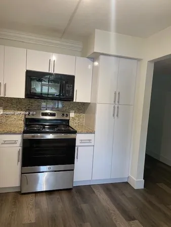 $2,550 | 321 Lakeview Drive, Unit 105, Weston, FL 33326