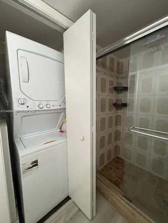 $2,550 | 321 Lakeview Drive, Unit 105, Weston, FL 33326