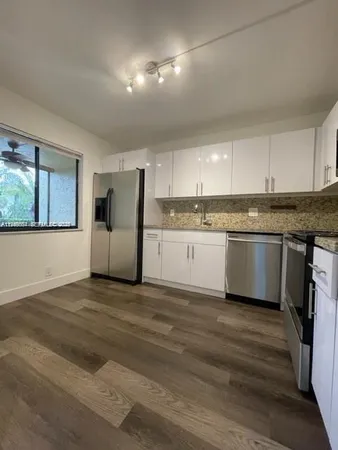 $2,550 | 321 Lakeview Drive, Unit 105, Weston, FL 33326