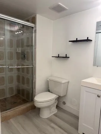 $2,550 | 321 Lakeview Drive, Unit 105, Weston, FL 33326