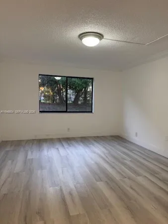 $2,550 | 321 Lakeview Drive, Unit 105, Weston, FL 33326