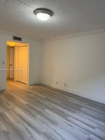 $2,550 | 321 Lakeview Drive, Unit 105, Weston, FL 33326