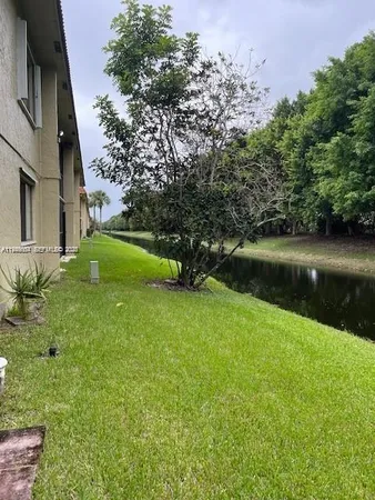$2,550 | 321 Lakeview Drive, Unit 105, Weston, FL 33326