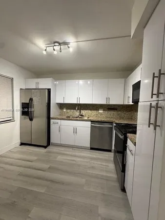 $2,550 | 321 Lakeview Drive, Unit 105, Weston, FL 33326