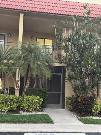 $2,550 | 321 Lakeview Drive, Unit 105, Weston, FL 33326