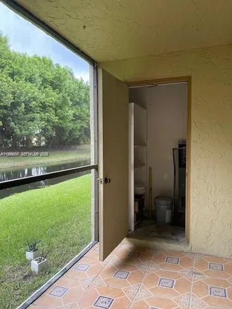 $2,550 | 321 Lakeview Drive, Unit 105, Weston, FL 33326