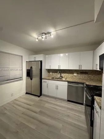 $2,550 | 321 Lakeview Drive, Unit 105, Weston, FL 33326