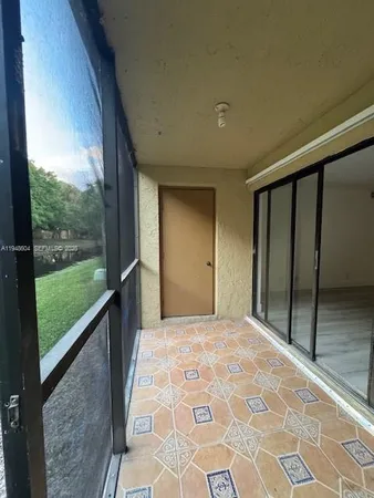 $2,550 | 321 Lakeview Drive, Unit 105, Weston, FL 33326