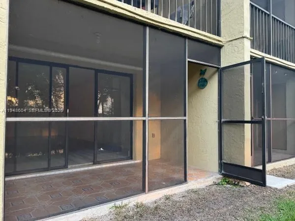 $2,550 | 321 Lakeview Drive, Unit 105, Weston, FL 33326