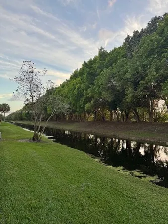 $2,550 | 321 Lakeview Drive, Unit 105, Weston, FL 33326