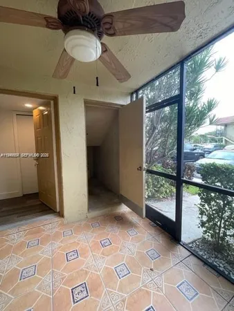 $2,550 | 321 Lakeview Drive, Unit 105, Weston, FL 33326