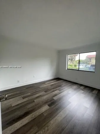 $2,550 | 321 Lakeview Drive, Unit 105, Weston, FL 33326