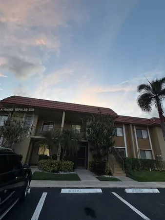 $2,550 | 321 Lakeview Drive, Unit 105, Weston, FL 33326