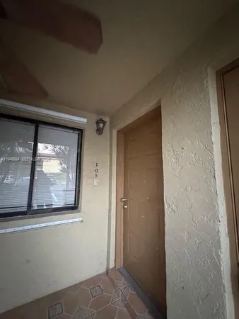 $2,550 | 321 Lakeview Drive, Unit 105, Weston, FL 33326