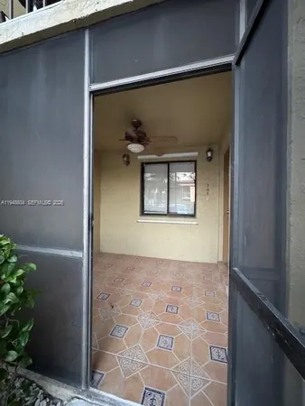 $2,550 | 321 Lakeview Drive, Unit 105, Weston, FL 33326