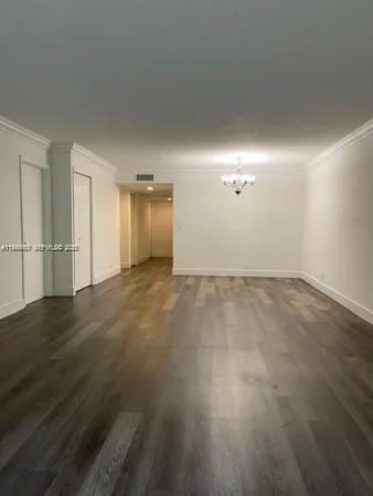 $2,550 | 321 Lakeview Drive, Unit 105, Weston, FL 33326