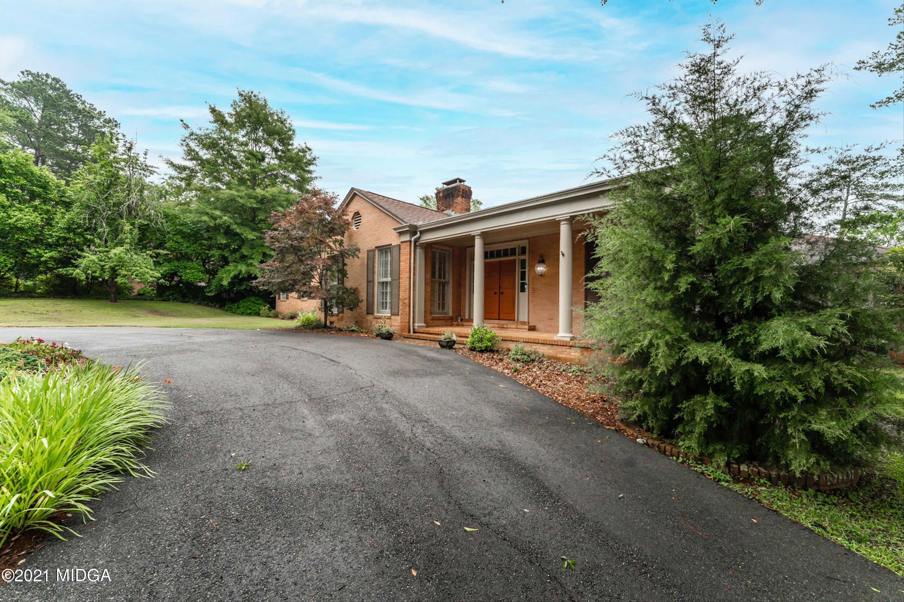 1845 Lincoln Road Macon, GA 31211 - Photo 31 of 31 a front view of a house with garden