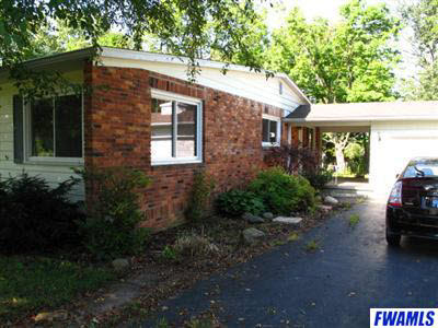 225 Oakridge Place Decatur, IN 46733 - Photo 2 of 8
