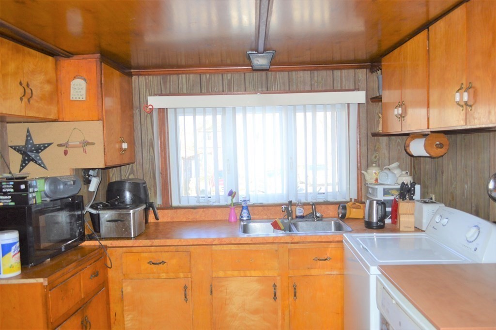 315 Oneil Road Somerset, MA 02725 - Photo 12 of 22 Gallery Image 12