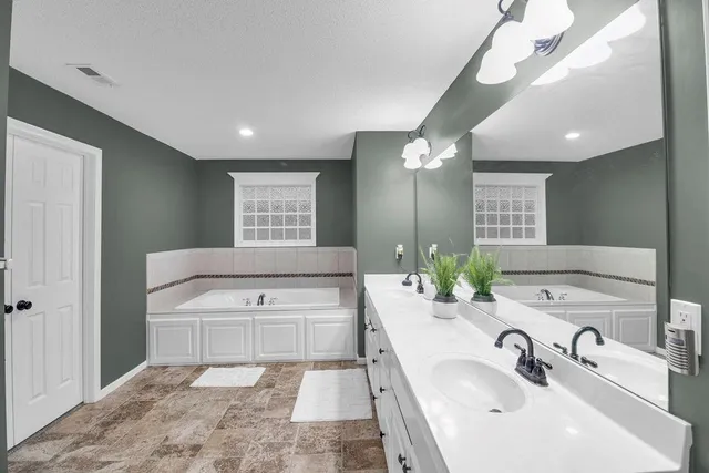 $593,000 | 21213 West 113th Place, Olathe, KS 66061