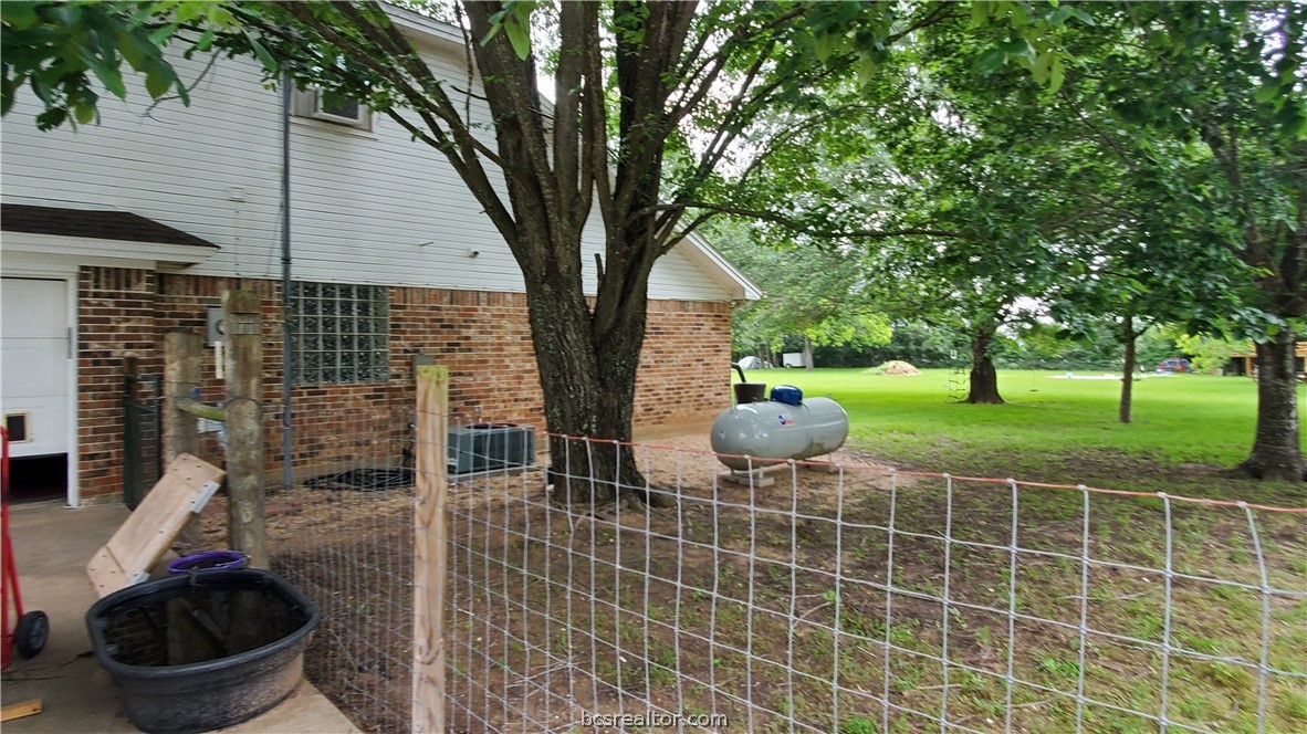 5660 Falling Water Bryan, TX 77808 - Photo 3 of 27