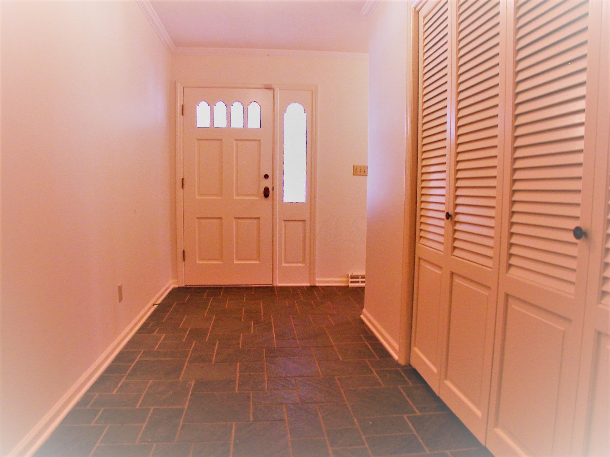 3151 Carisbrook Road Upper Arlington, OH 43221 - Photo 3 of 32