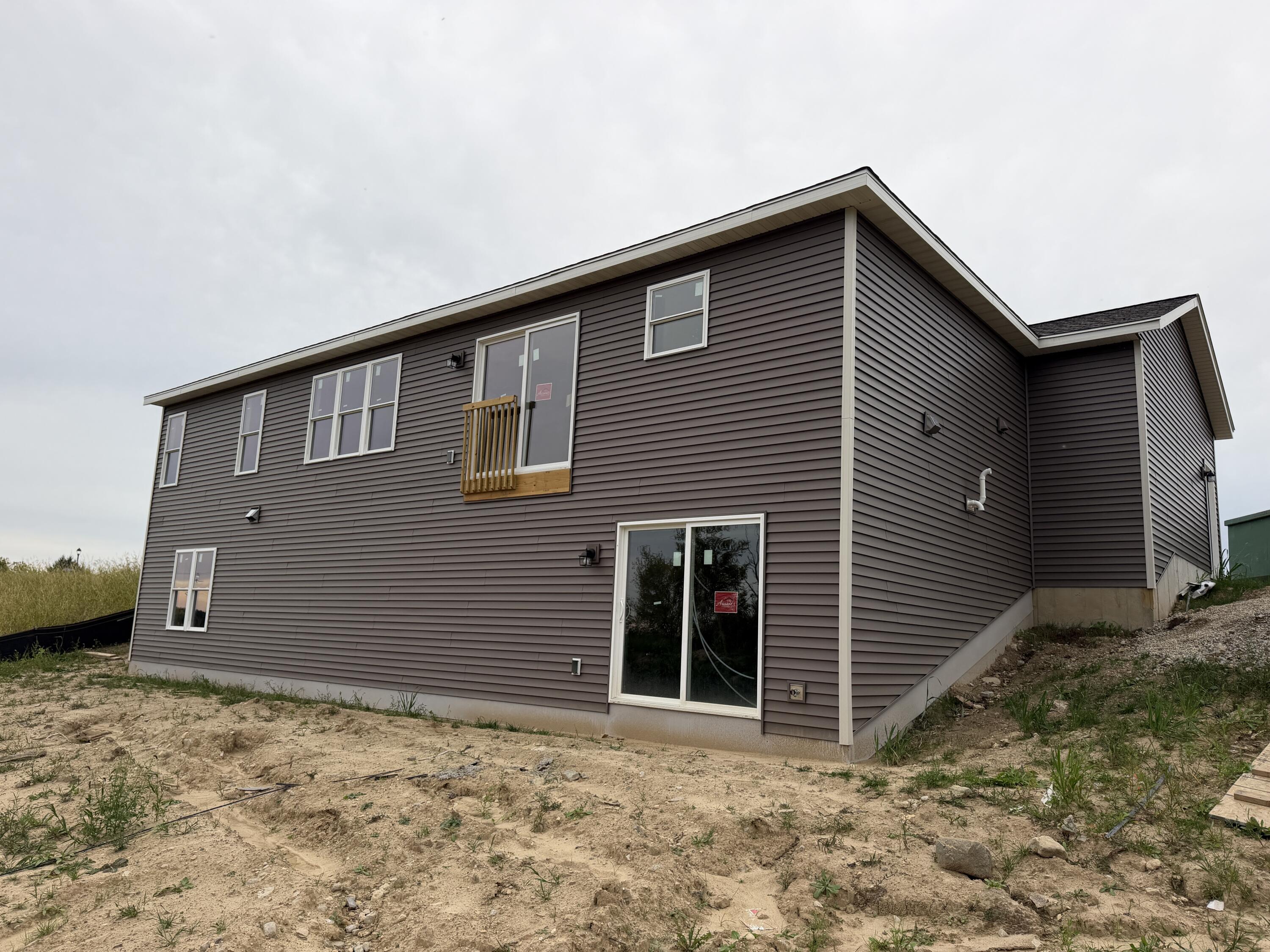 821 Ryan Ridge Watertown, WI 53094 - Photo 4 of 9 20260929_230148777_iOS