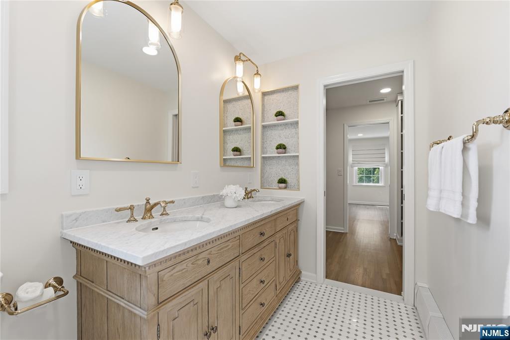 508 Tether Lane Paramus, NJ 07652 - Photo 21 of 47