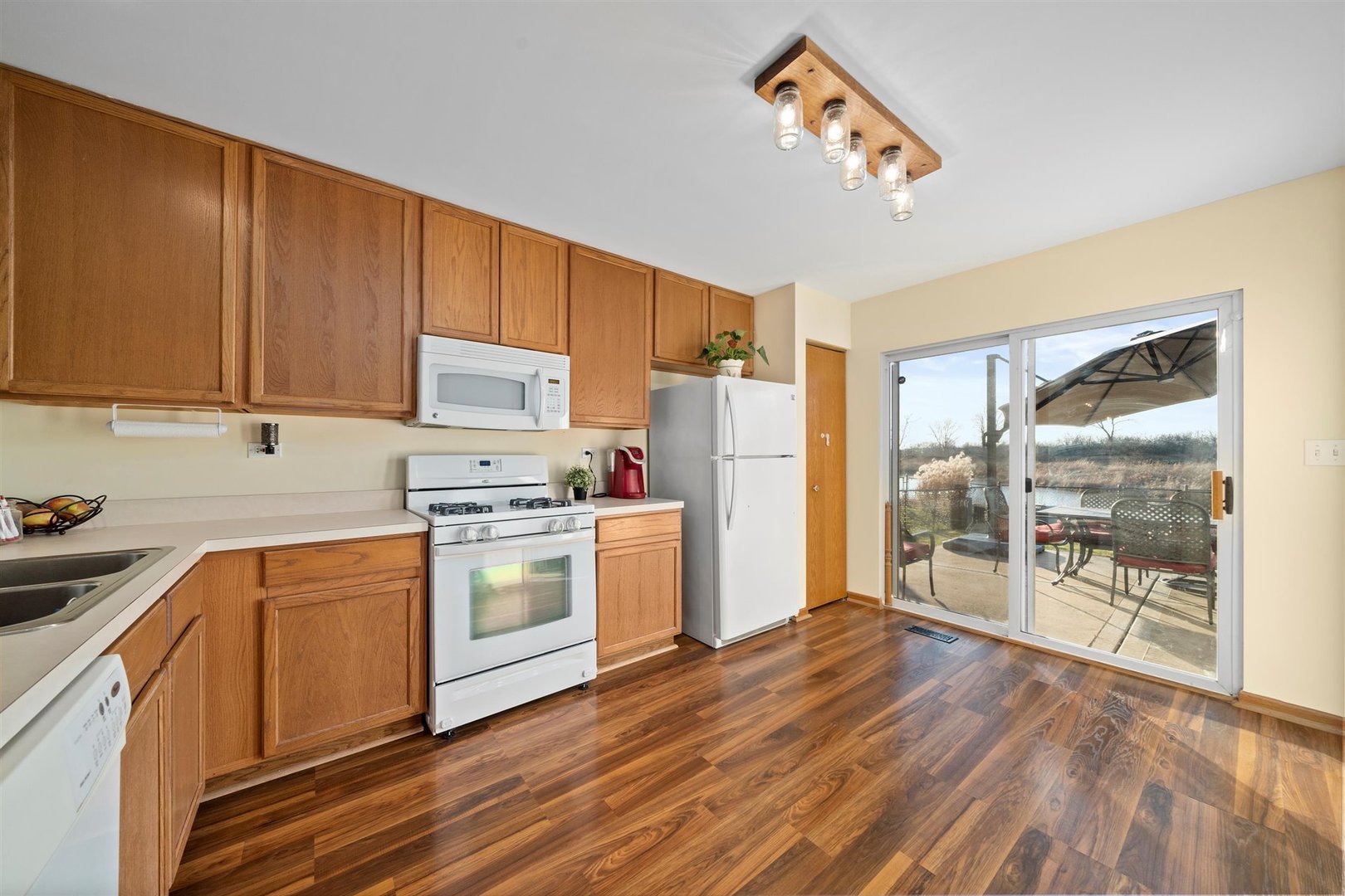2431 Roxbury Lane Montgomery, IL 60538 - Photo 5 of 13 a kitchen with a refrigerator stove and a sink