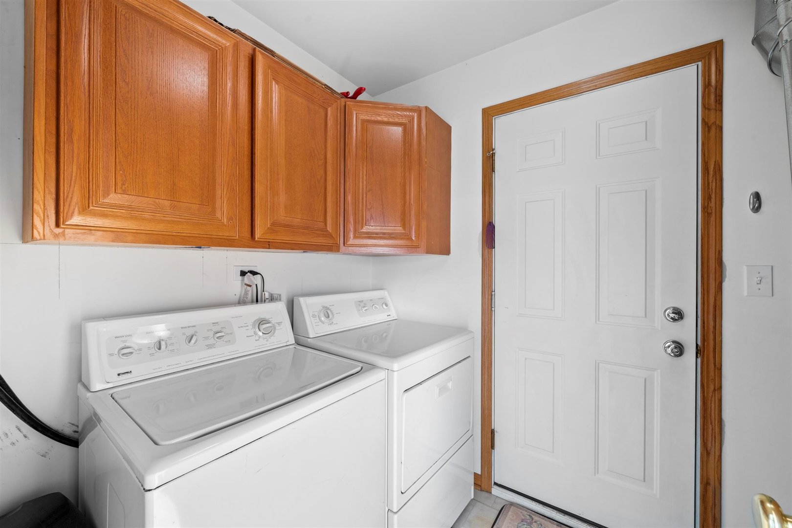 2431 Roxbury Lane Montgomery, IL 60538 - Photo 8 of 13 a utility room with dryer and washer