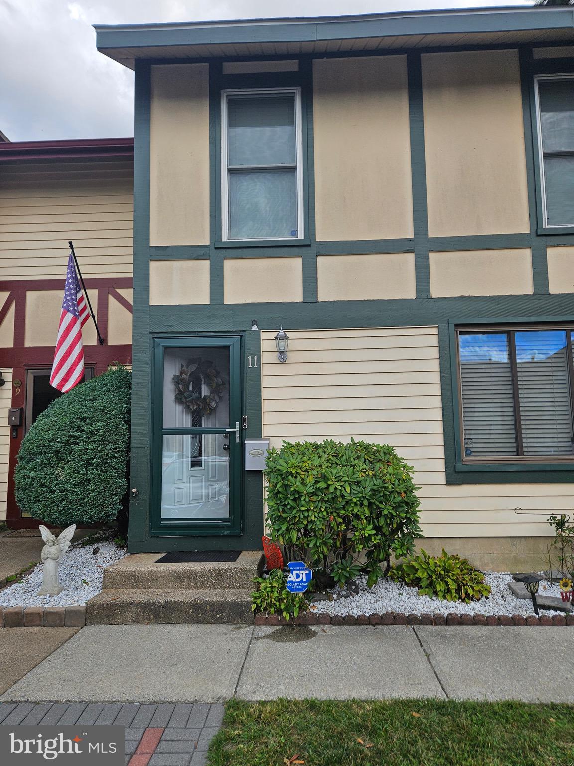 11 Dover Court Clementon, NJ 08021 - Photo 1 of 20 a front view of a house with garden