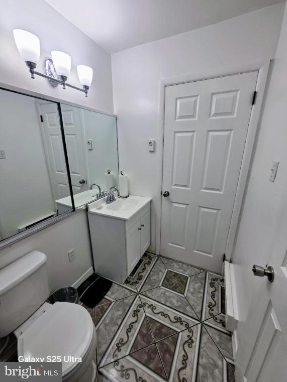 11 Dover Court Clementon, NJ 08021 - Photo 12 of 20 a bathroom with a sink a toilet a mirror and vanity