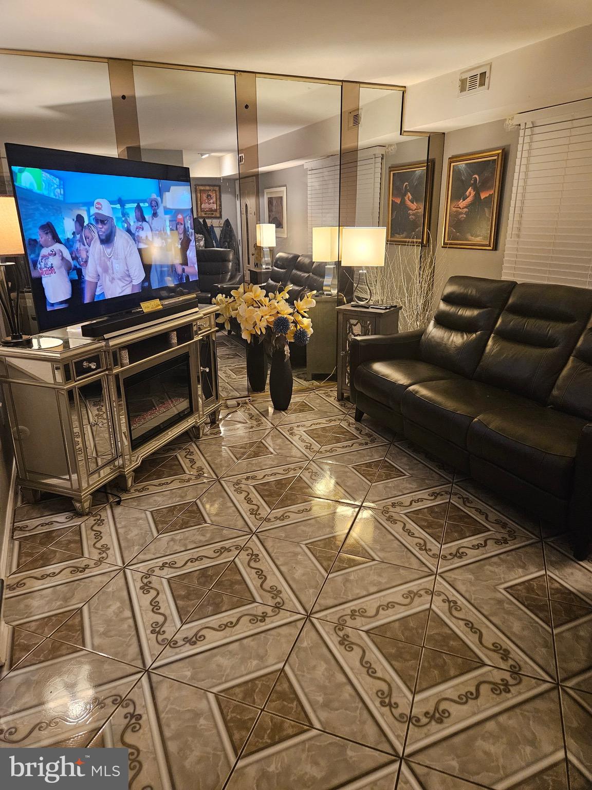 11 Dover Court Clementon, NJ 08021 - Photo 2 of 20 a room with lots of appliances and cabinets