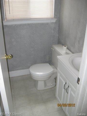 23604 Lahser Road, Unit 7 Southfield, MI 48033 - Photo 5 of 9 Lahser 23604 BPO 4-3-12 ra (15).