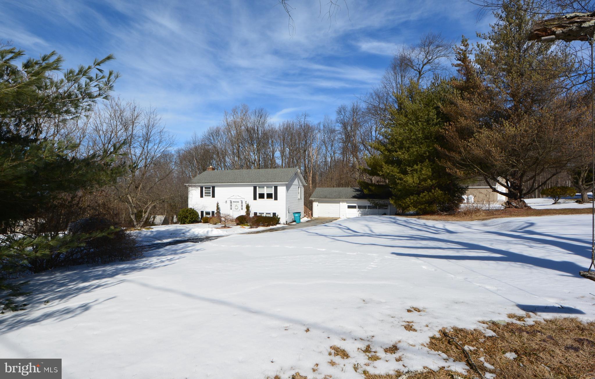 15522 Liberty Road Mount Airy, MD 21771 - Photo 8 of 53 Right side front yard