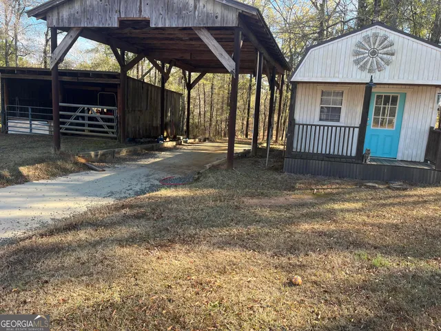 a view of a house with backyard and sitting area