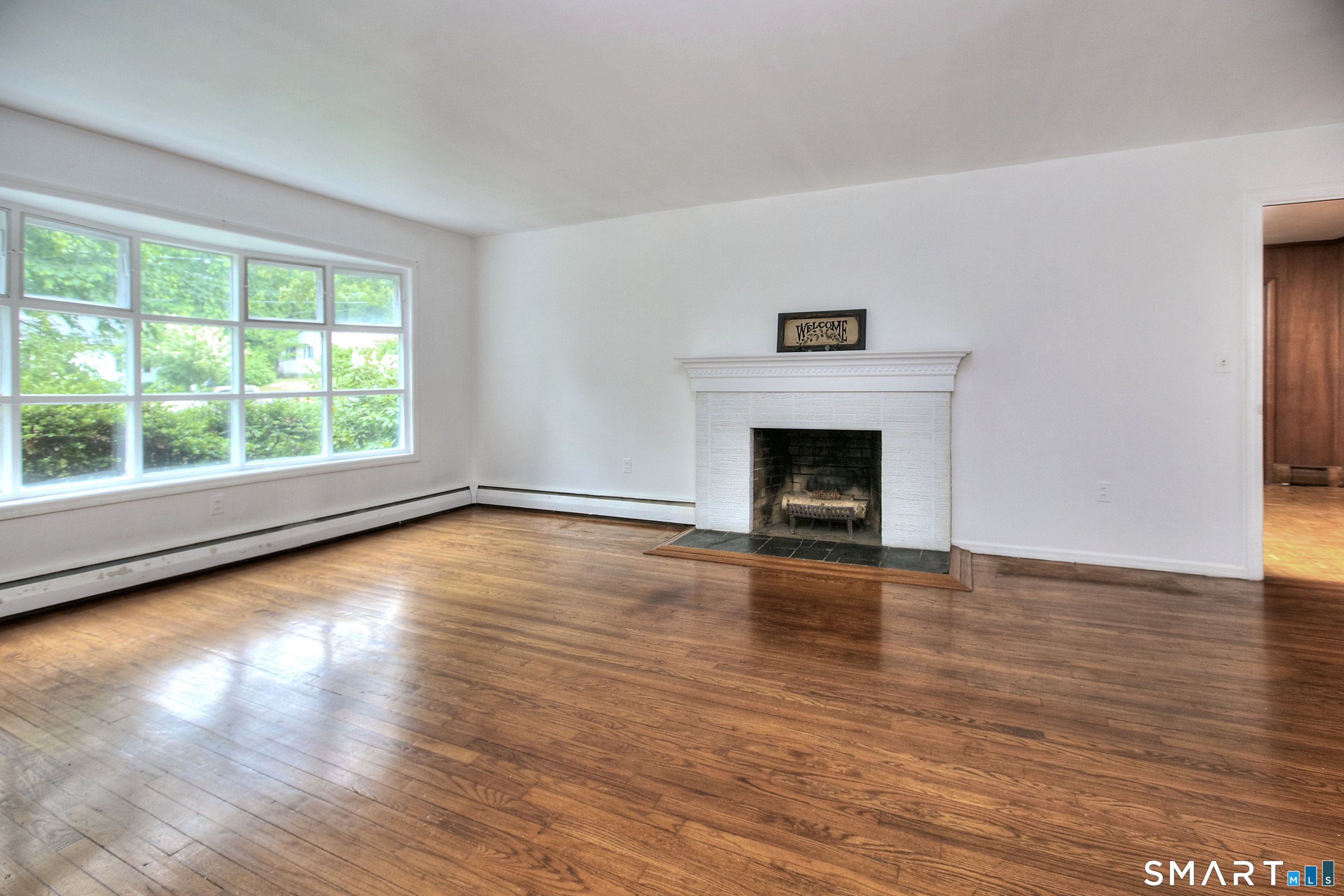 64 Russ Road Trumbull, CT 06611 - Photo 4 of 40