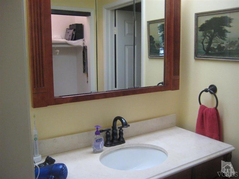 954 Thistlegate Road Oak Park, CA 91377 - Photo 14 of 23 Additional Photo