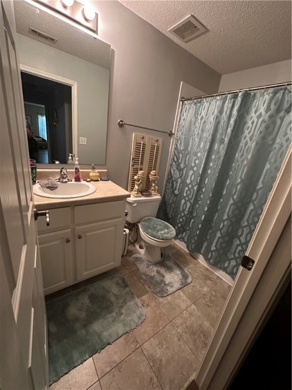 201 Lookover Drive, Unit 201 Anderson, SC 29621 - Photo 8 of 22 Hall bathroom