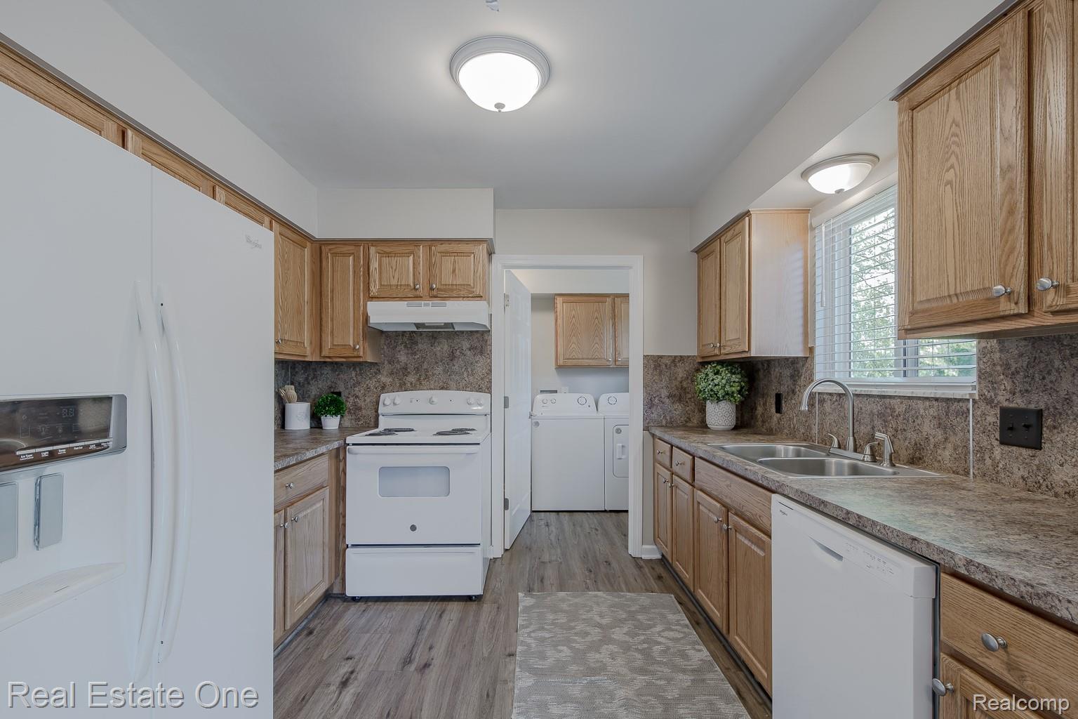 3103 Crooks Road Rochester, MI 48309 - Photo 11 of 34 3103 Crooks-12.jpg