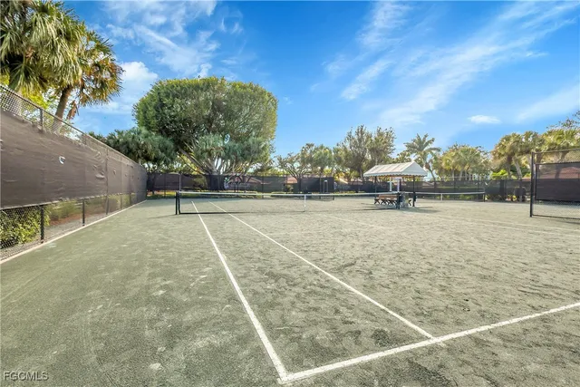 a view of a parking area