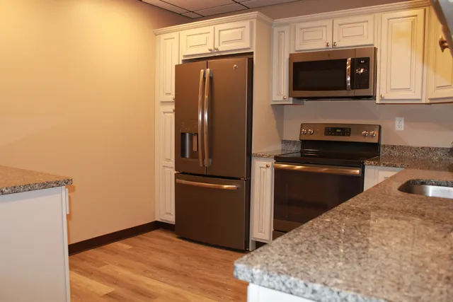 $1,600 | 255 Highway 80, Unit 305, Killingworth, CT 06419