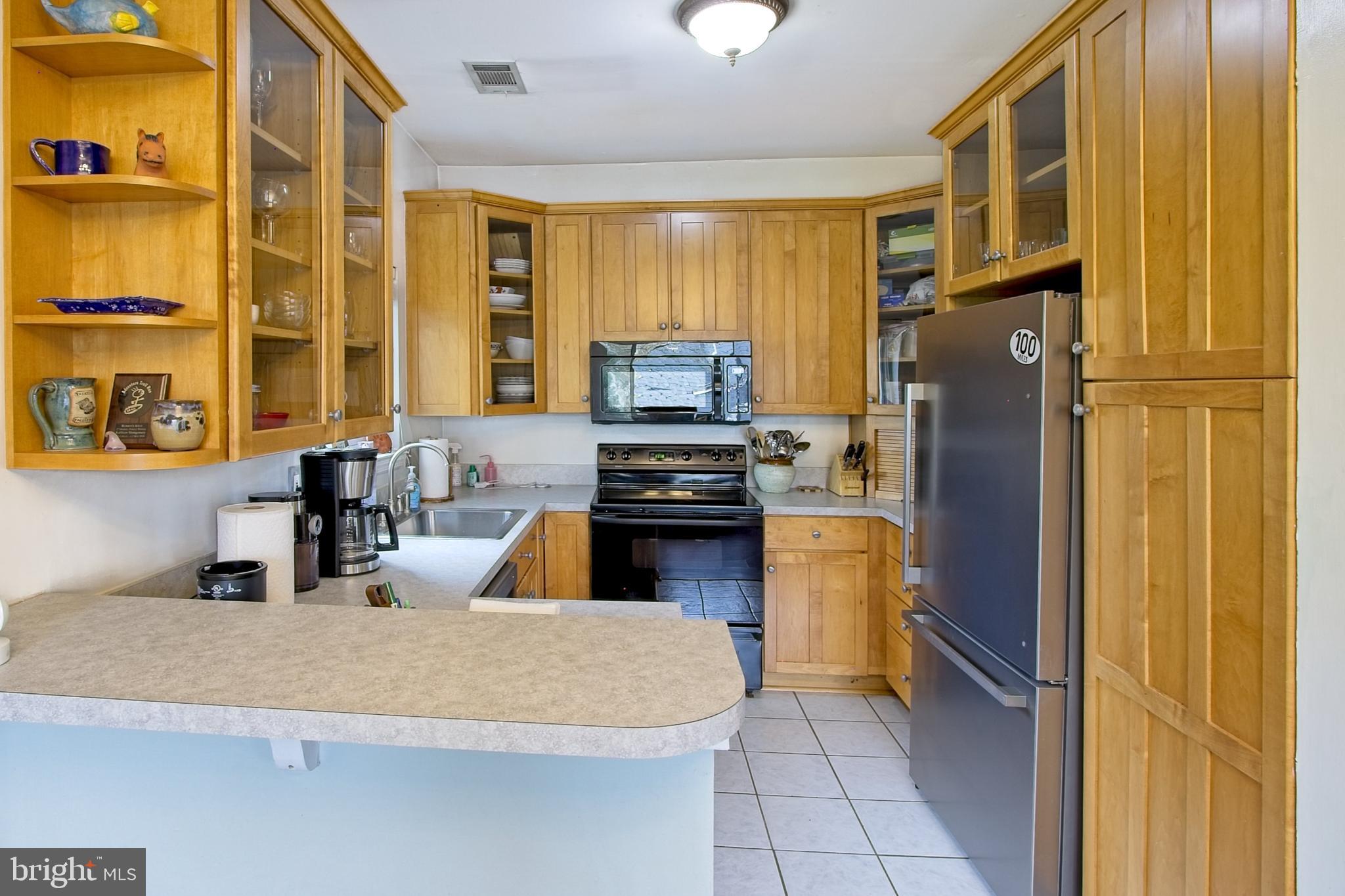 11045 Villaridge Court Reston, VA 20191 - Photo 17 of 38 Built-in microwave and electric self-cleaning oven