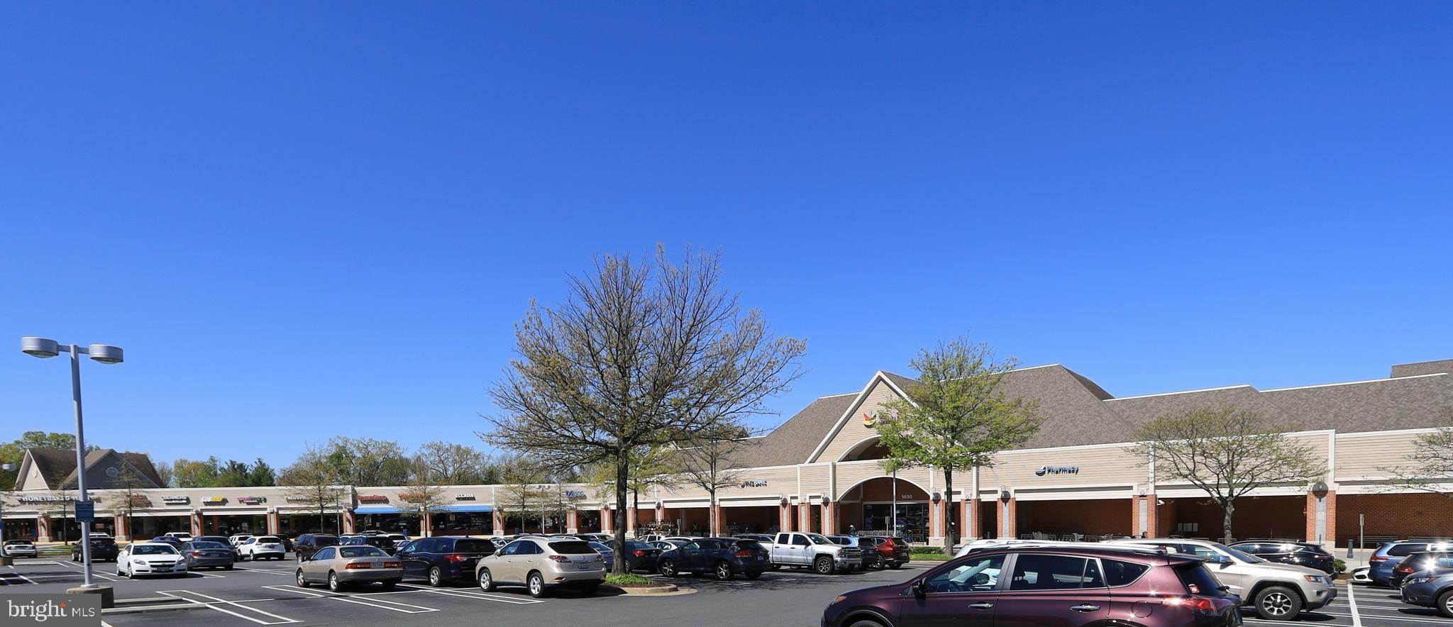 11045 Villaridge Court Reston, VA 20191 - Photo 28 of 38 Ample parking at South Lakes
