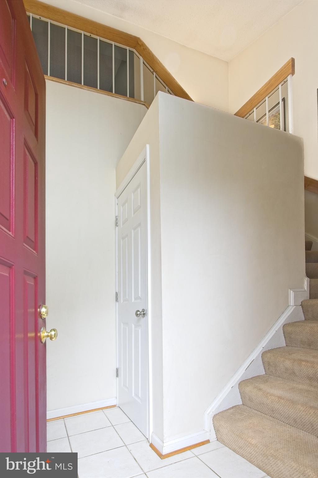 11045 Villaridge Court Reston, VA 20191 - Photo 5 of 38 Two-story foyer with a large coat/storage closet