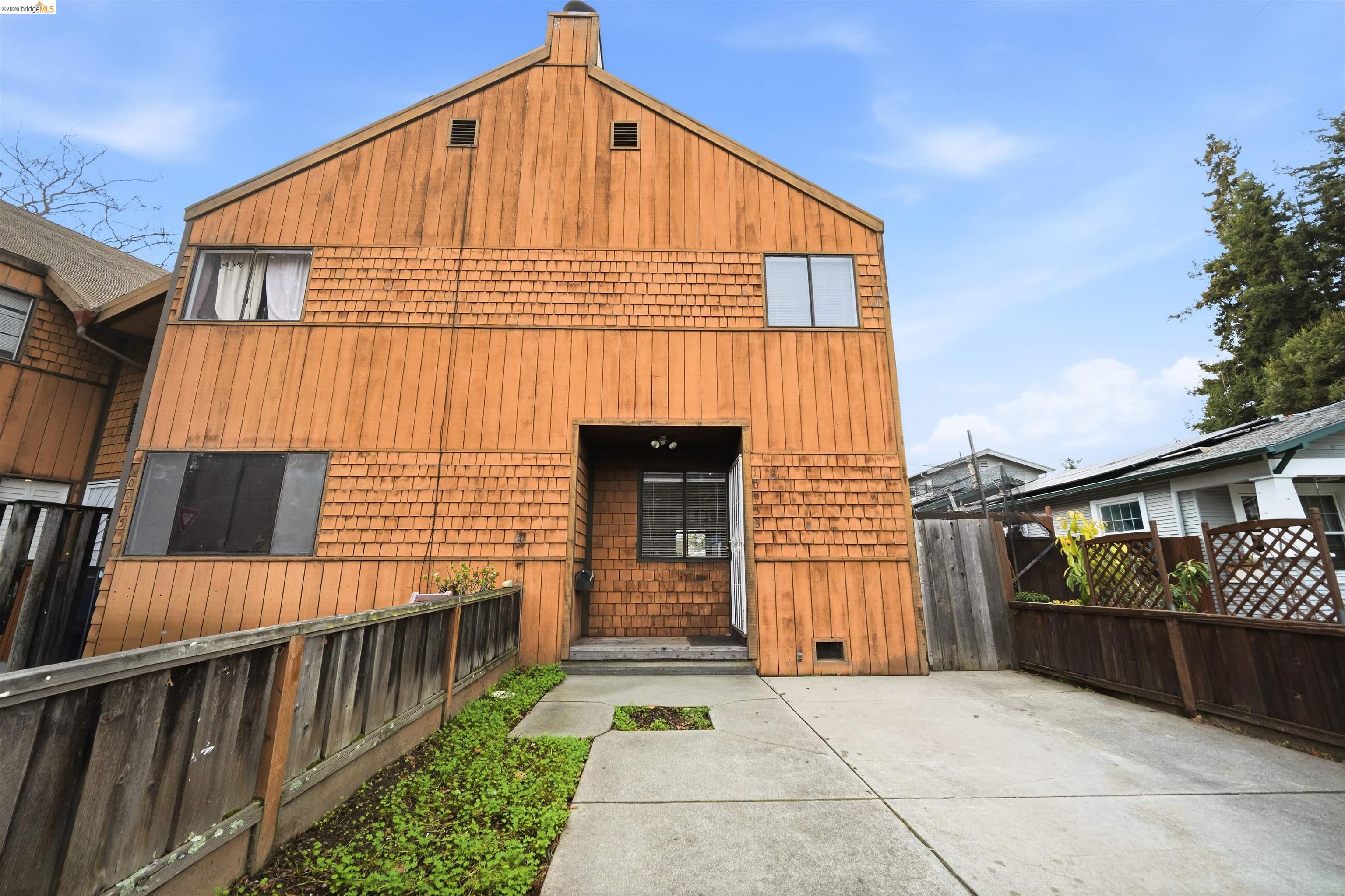 10933 Julius Street, Unit D Oakland, CA 94605 - Photo 25 of 28 a view of front door of a house