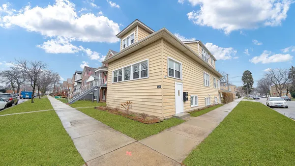 $1,900 | 1247 Wisconsin Avenue, Unit 2, Berwyn, IL 60402